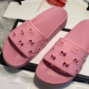 NIB Authentic  Gucci Women’s Pursuit GG Slide Sandals